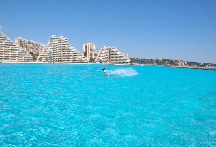 Worlds Largest Swimming Pool (4)