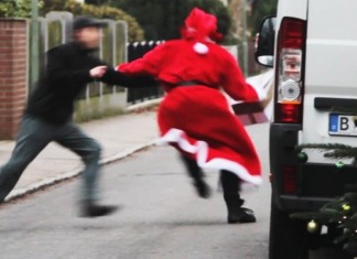 Bad Santa Stealing Presents Prank! 0,5er