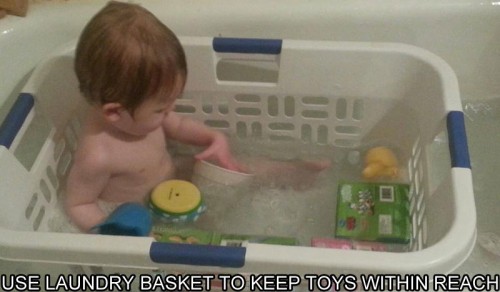 laundry-basket-keeps-toys-in-reach-in-bathtub-life-hack