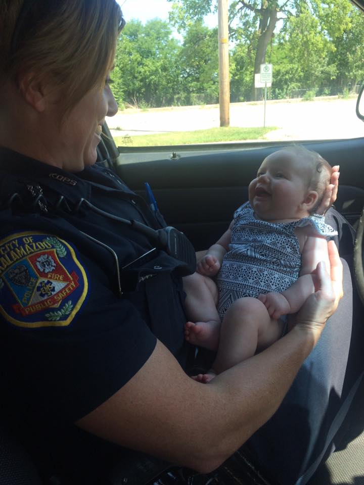 cop gets gas for woman and baby 1